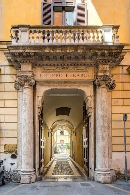 Discover The Pantheon From The Berardi Studio Flat Kültér fotó